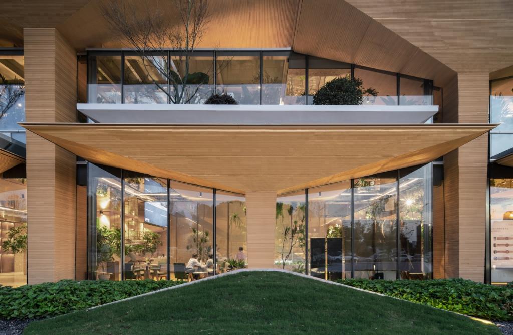 BIM建筑|日常风景下自然生长的空间：“伞之丘”生活方式集合店 / line+建筑事务所+gad