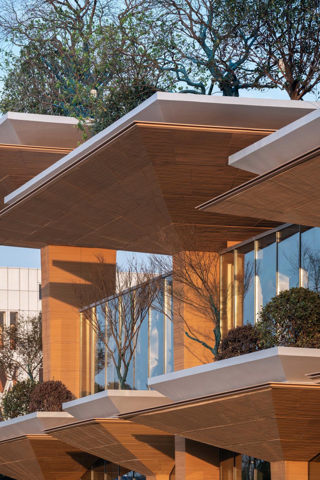 BIM建筑|日常风景下自然生长的空间：“伞之丘”生活方式集合店 / line+建筑事务所+gad