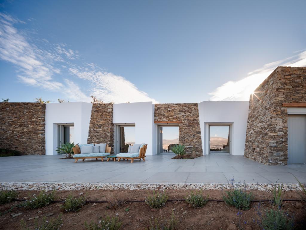 BIM建筑|安提帕洛斯岛的地下私人别墅 / Tsolakis Architects