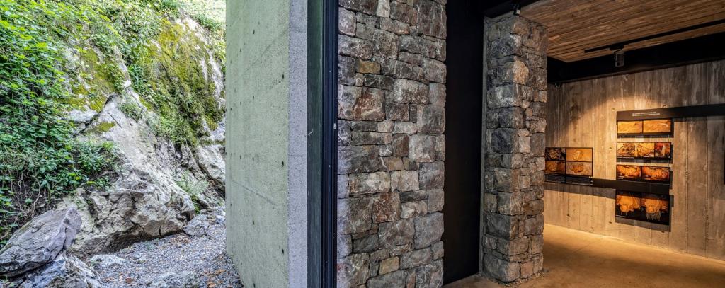 BIM建筑|隐蔽式建构，宗古尔达克洞穴游客中心 / Yalin Architectural Design