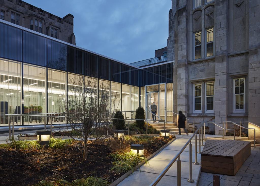 BIM建筑|芝加哥大学学生健康中心 / Wight & Company