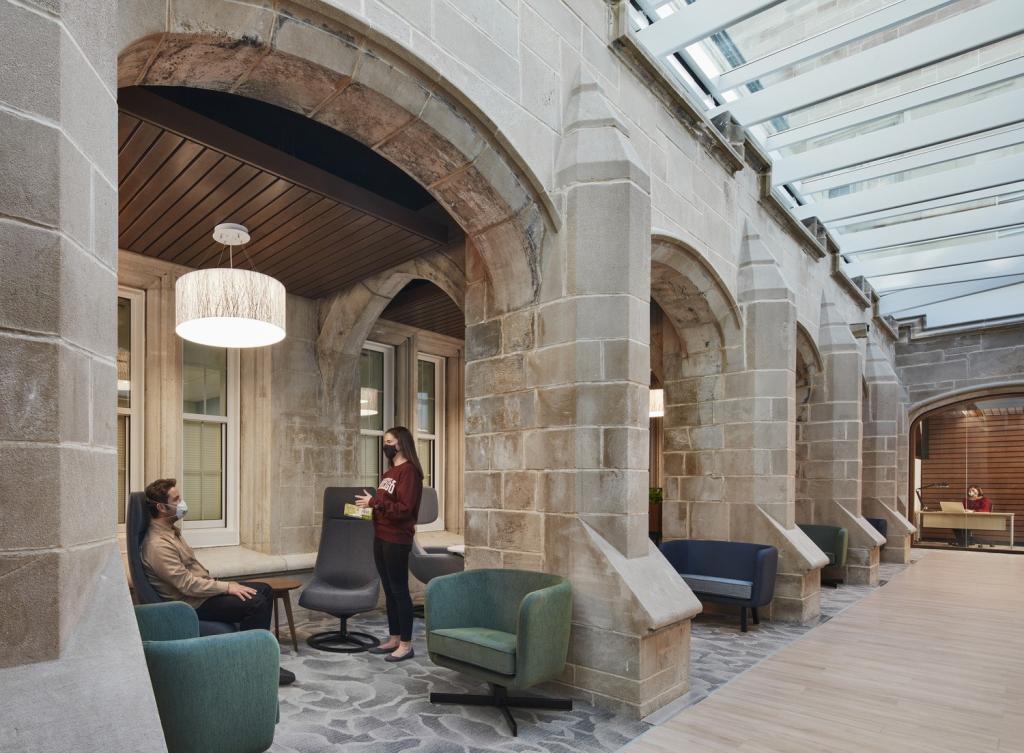 BIM建筑|芝加哥大学学生健康中心 / Wight & Company