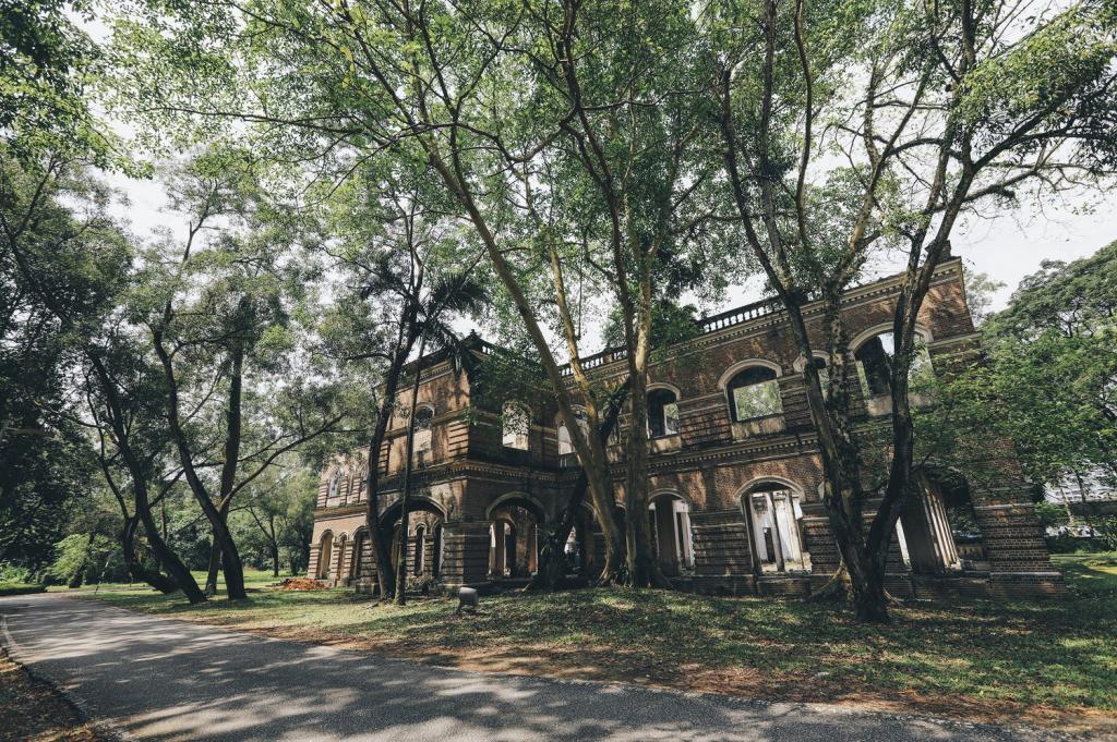 BIM建筑|从殖民建筑空壳中再生，Sentul 耐候钢办公楼 / O2 Design Atelier + YTL Land & Development