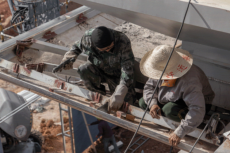 BIM建筑|日常风景下自然生长的空间：“伞之丘”生活方式集合店 / line+建筑事务所+gad