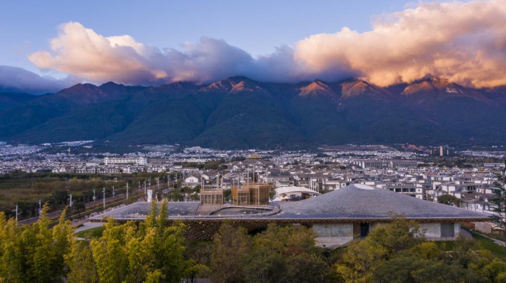 BIM建筑|杨丽萍表演艺术中心 / 朱锫建筑事务所