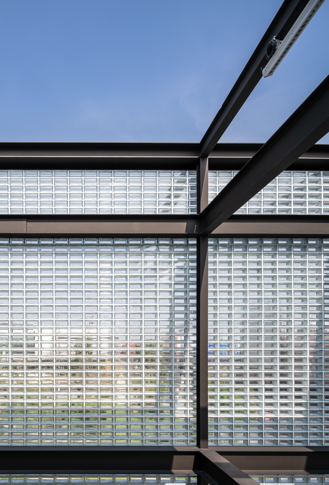 BIM建筑|玻璃砖构筑的美容诊所 / Sute Architect