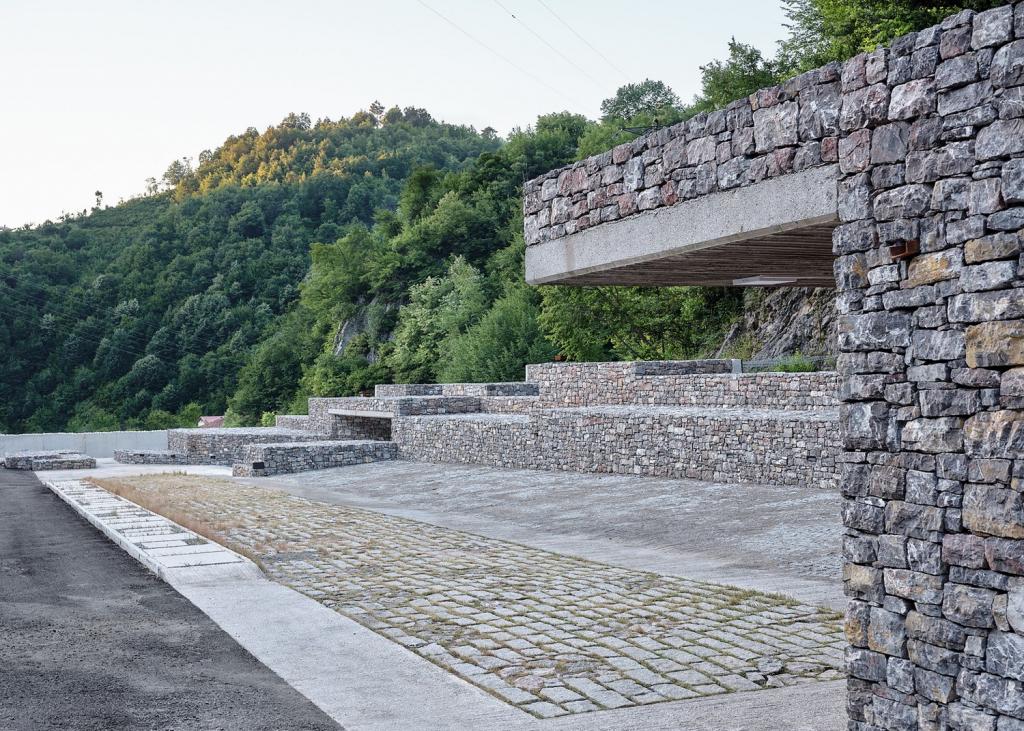 BIM建筑|隐蔽式建构，宗古尔达克洞穴游客中心 / Yalin Architectural Design