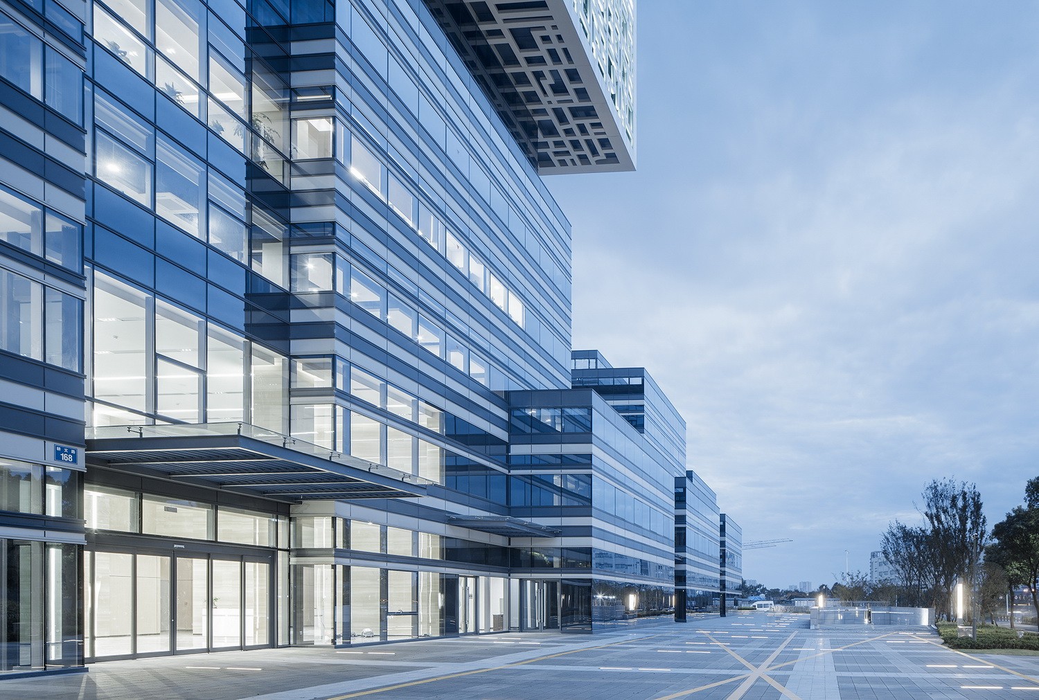 BIM建筑|“能量魔方” 萧山科技城创业谷 / 浙江大学建筑设计研究院有限公司