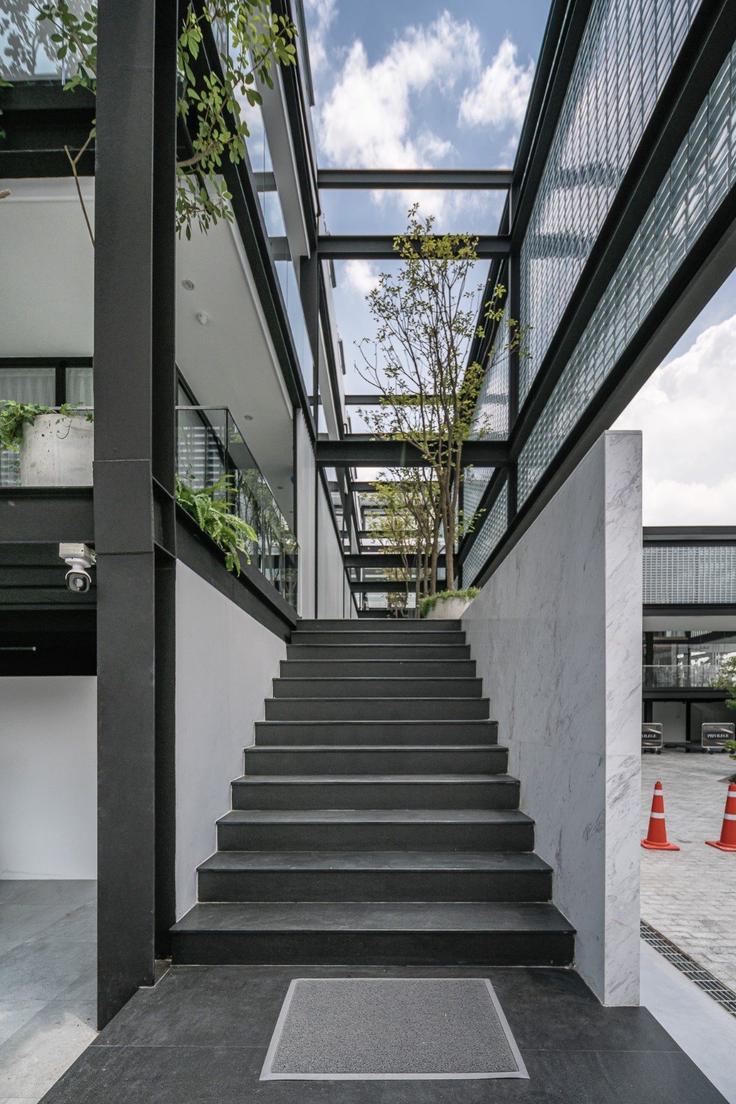 BIM建筑|玻璃砖构筑的美容诊所 / Sute Architect