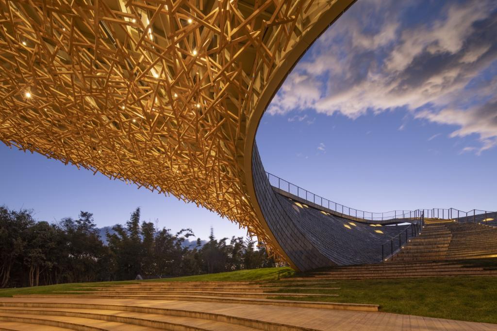 BIM建筑|杨丽萍表演艺术中心 / 朱锫建筑事务所