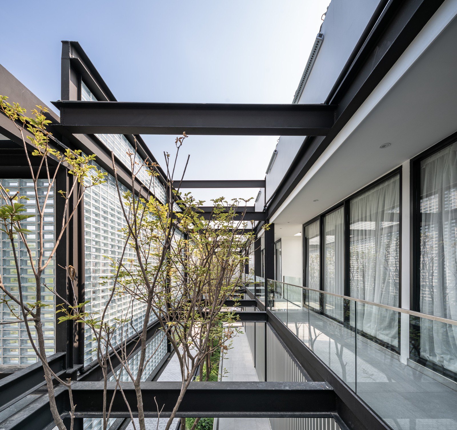 BIM建筑|玻璃砖构筑的美容诊所 / Sute Architect