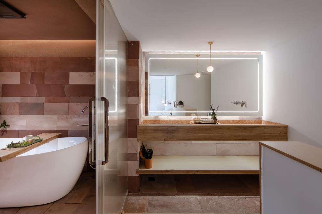 BIM建筑|高山流水 松林里的红色石屋 / 素建筑设计事务所