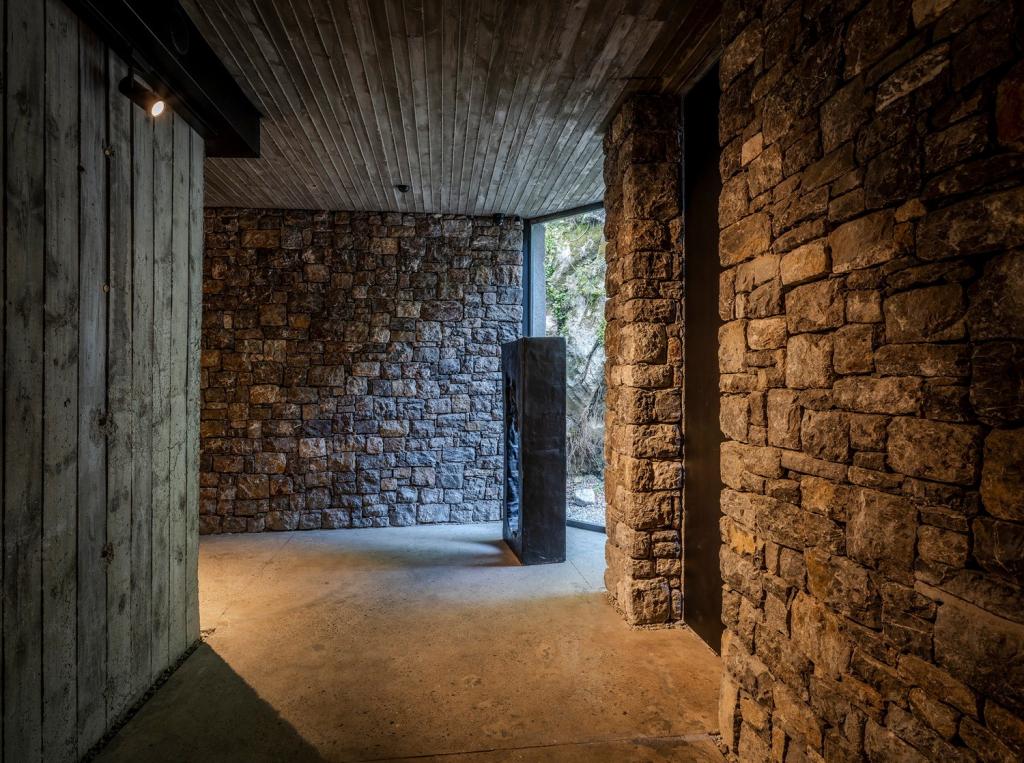 BIM建筑|隐蔽式建构，宗古尔达克洞穴游客中心 / Yalin Architectural Design