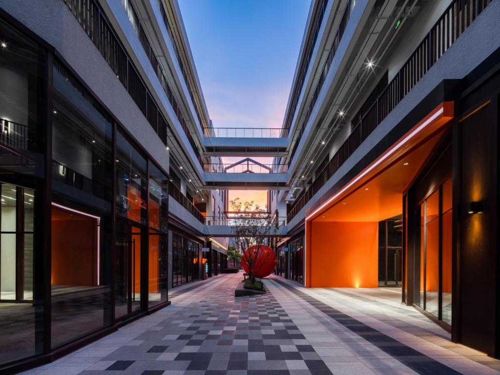 BIM建筑|打开脑洞、创意回路——8号桥沈半路文创办公园区改造 / 予舍予筑