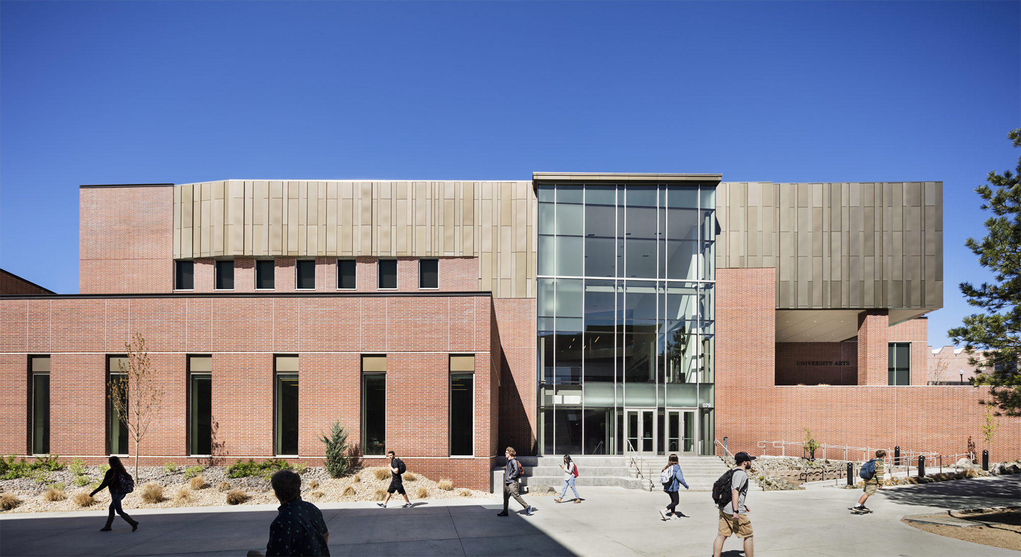 BIM建筑|内华达大学艺术中心 / DLR Group