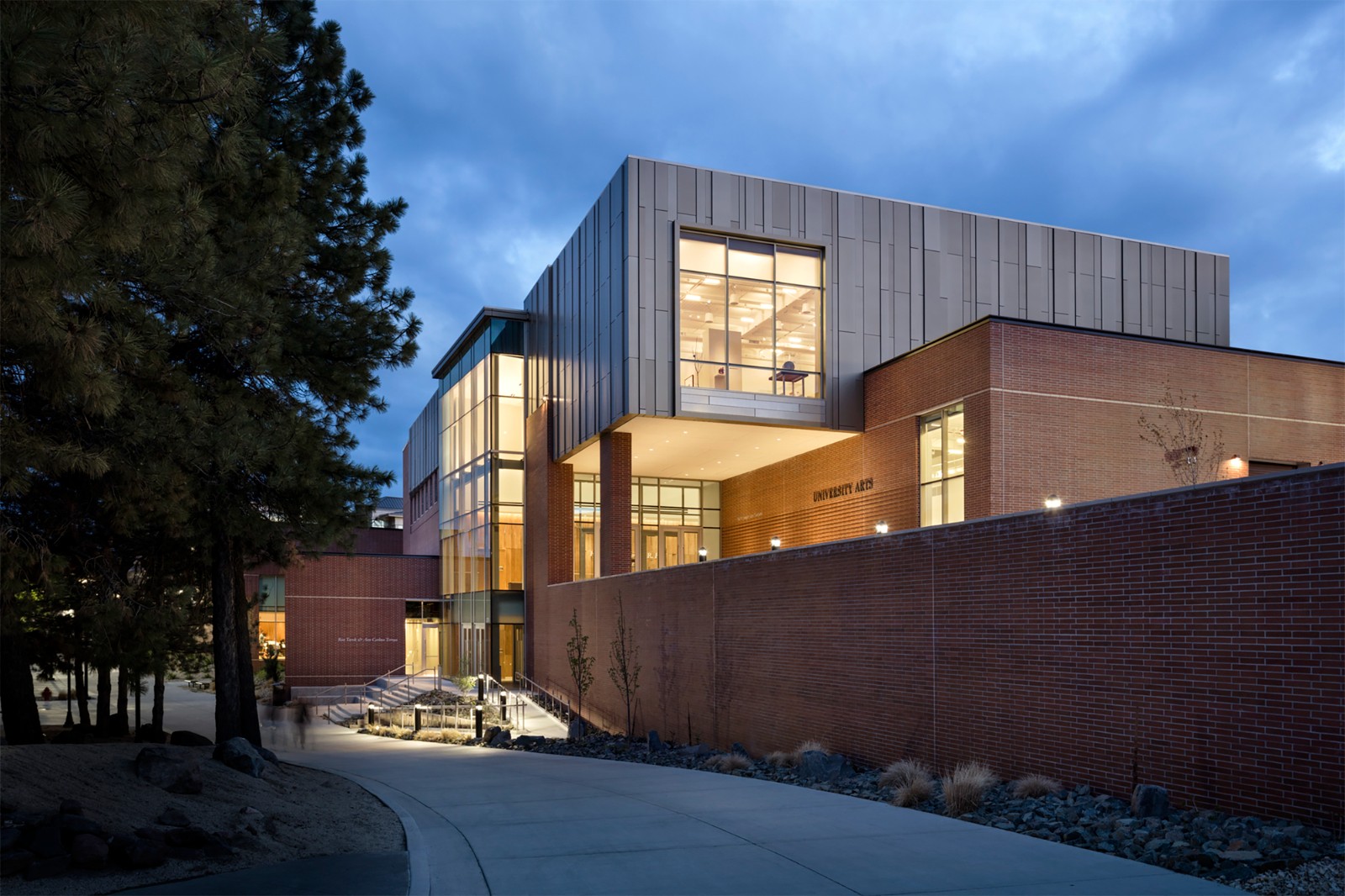 BIM建筑|内华达大学艺术中心 / DLR Group