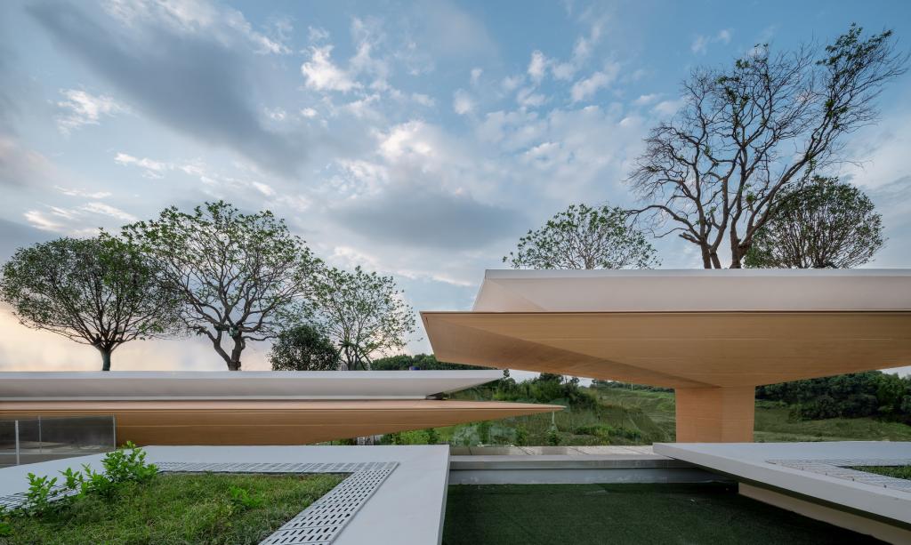 BIM建筑|日常风景下自然生长的空间：“伞之丘”生活方式集合店 / line+建筑事务所+gad