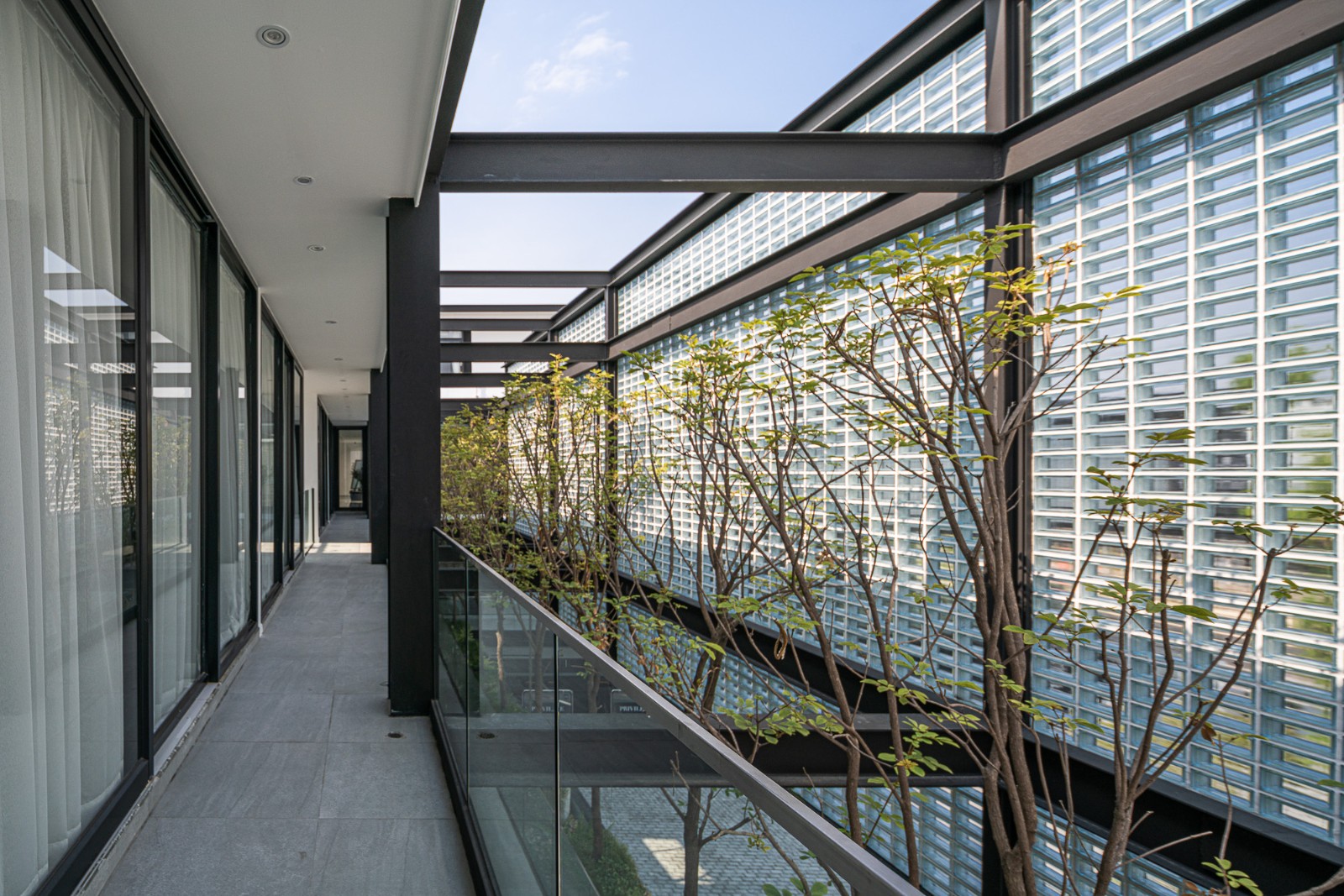 BIM建筑|玻璃砖构筑的美容诊所 / Sute Architect