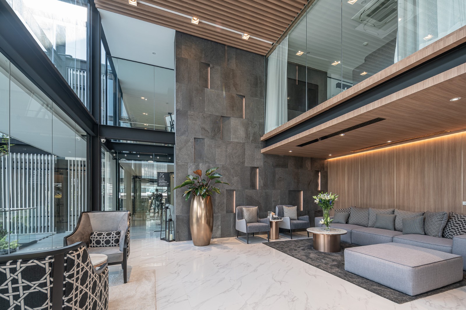 BIM建筑|玻璃砖构筑的美容诊所 / Sute Architect