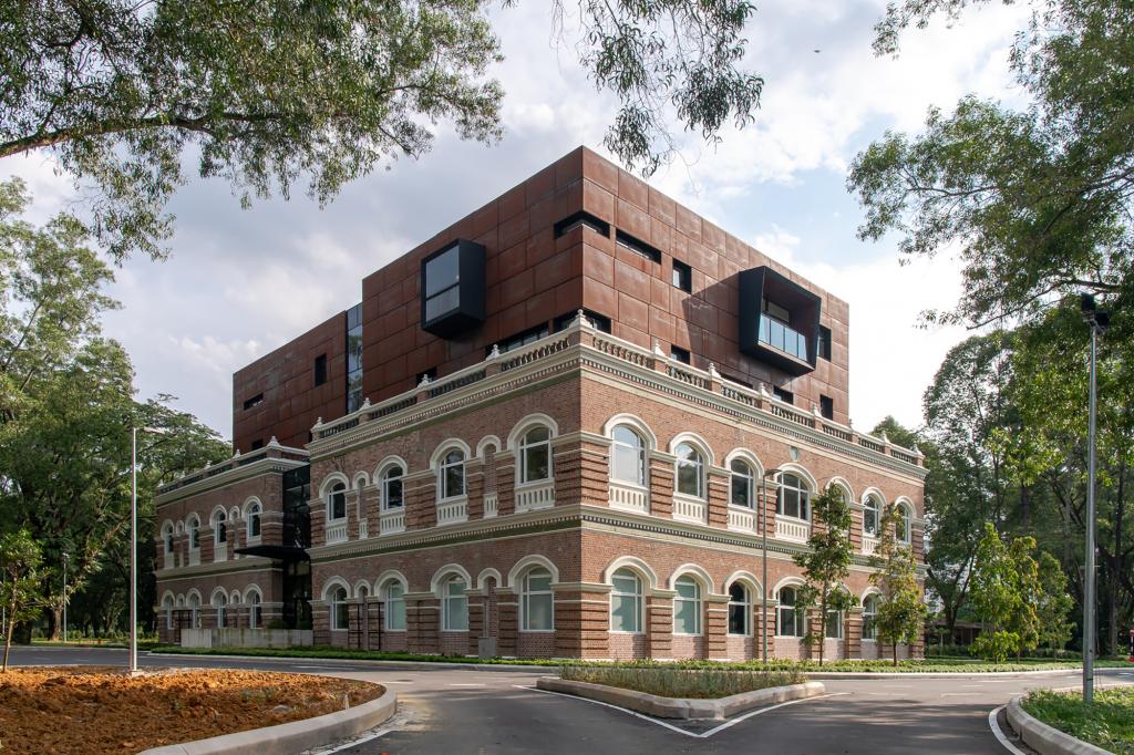 BIM建筑|从殖民建筑空壳中再生，Sentul 耐候钢办公楼 / O2 Design Atelier + YTL Land & Development