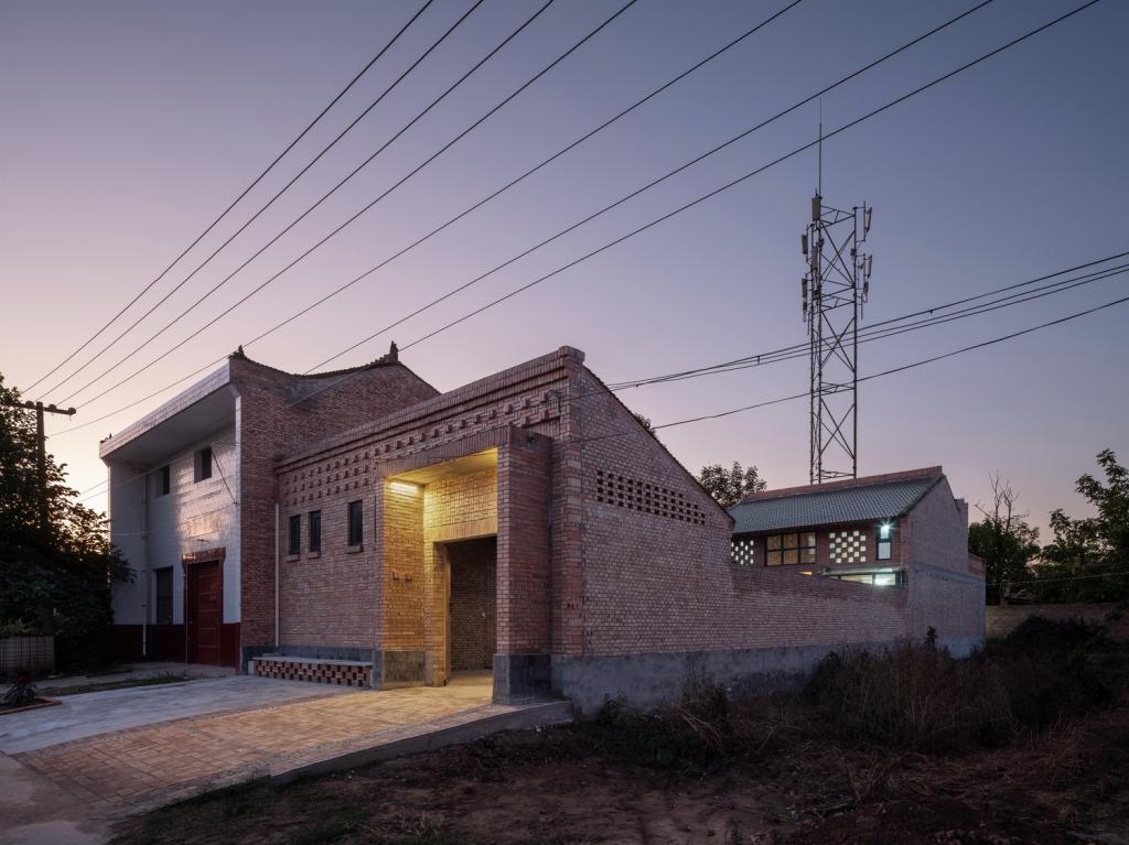 BIM建筑|关中砖瓦房的再生：咸阳·莪子村红砖房 / 西安建筑科技大学设计研究总院
