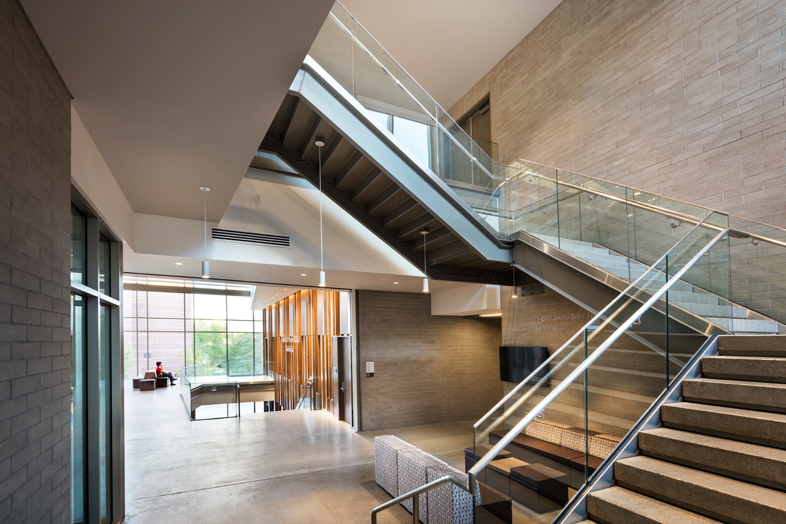 BIM建筑|内华达大学艺术中心 / DLR Group