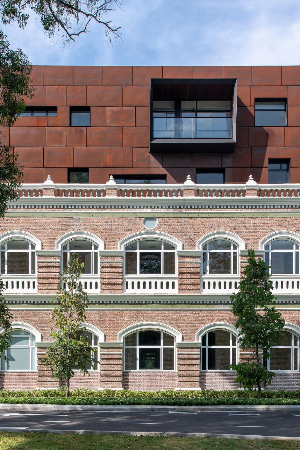 BIM建筑|从殖民建筑空壳中再生，Sentul 耐候钢办公楼 / O2 Design Atelier + YTL Land & Development