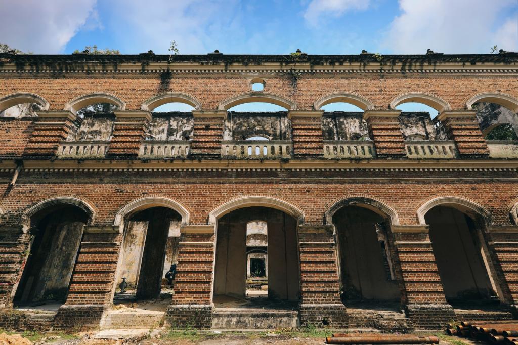 BIM建筑|从殖民建筑空壳中再生，Sentul 耐候钢办公楼 / O2 Design Atelier + YTL Land & Development