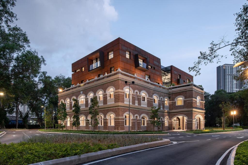 BIM建筑|从殖民建筑空壳中再生，Sentul 耐候钢办公楼 / O2 Design Atelier + YTL Land & Development