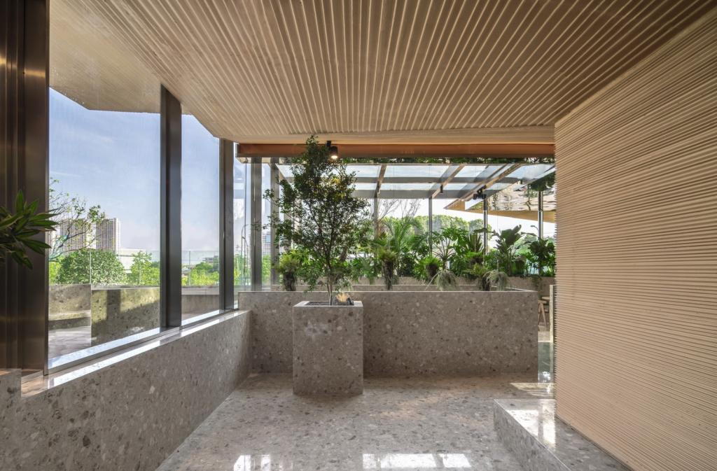 BIM建筑|日常风景下自然生长的空间：“伞之丘”生活方式集合店 / line+建筑事务所+gad