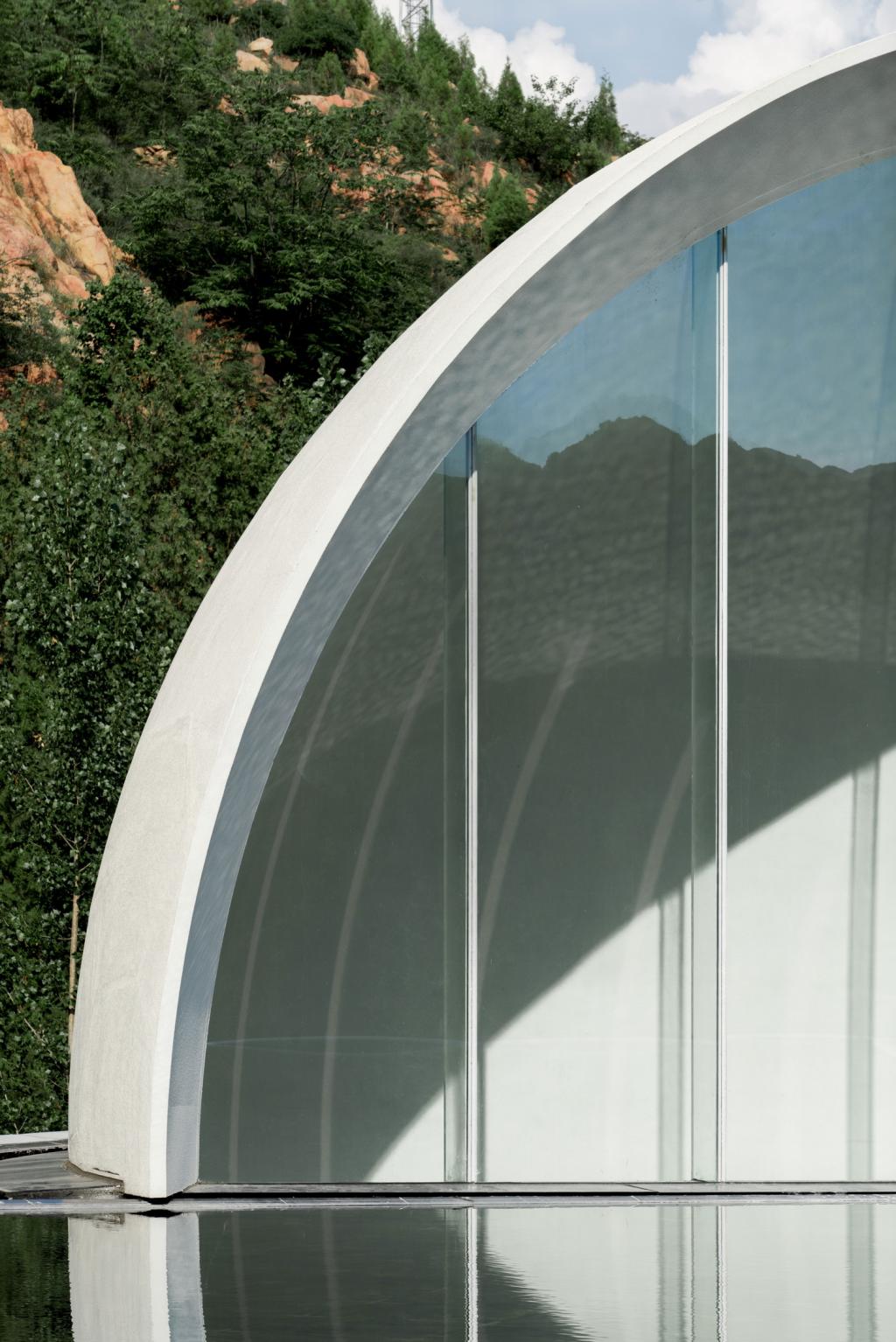 BIM建筑|极致的乡愁——泰安九女峰“故乡的月”仪式堂 / 袈蓝建筑