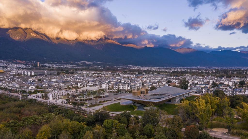 BIM建筑|杨丽萍表演艺术中心 / 朱锫建筑事务所