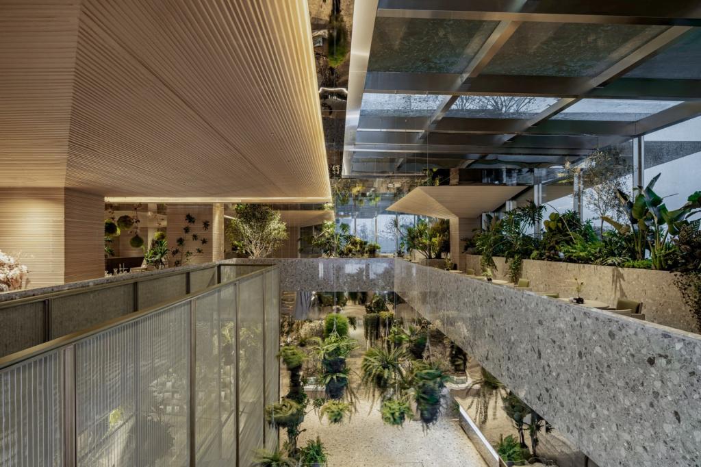 BIM建筑|日常风景下自然生长的空间：“伞之丘”生活方式集合店 / line+建筑事务所+gad