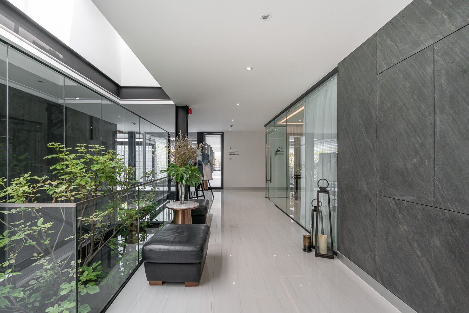 BIM建筑|玻璃砖构筑的美容诊所 / Sute Architect