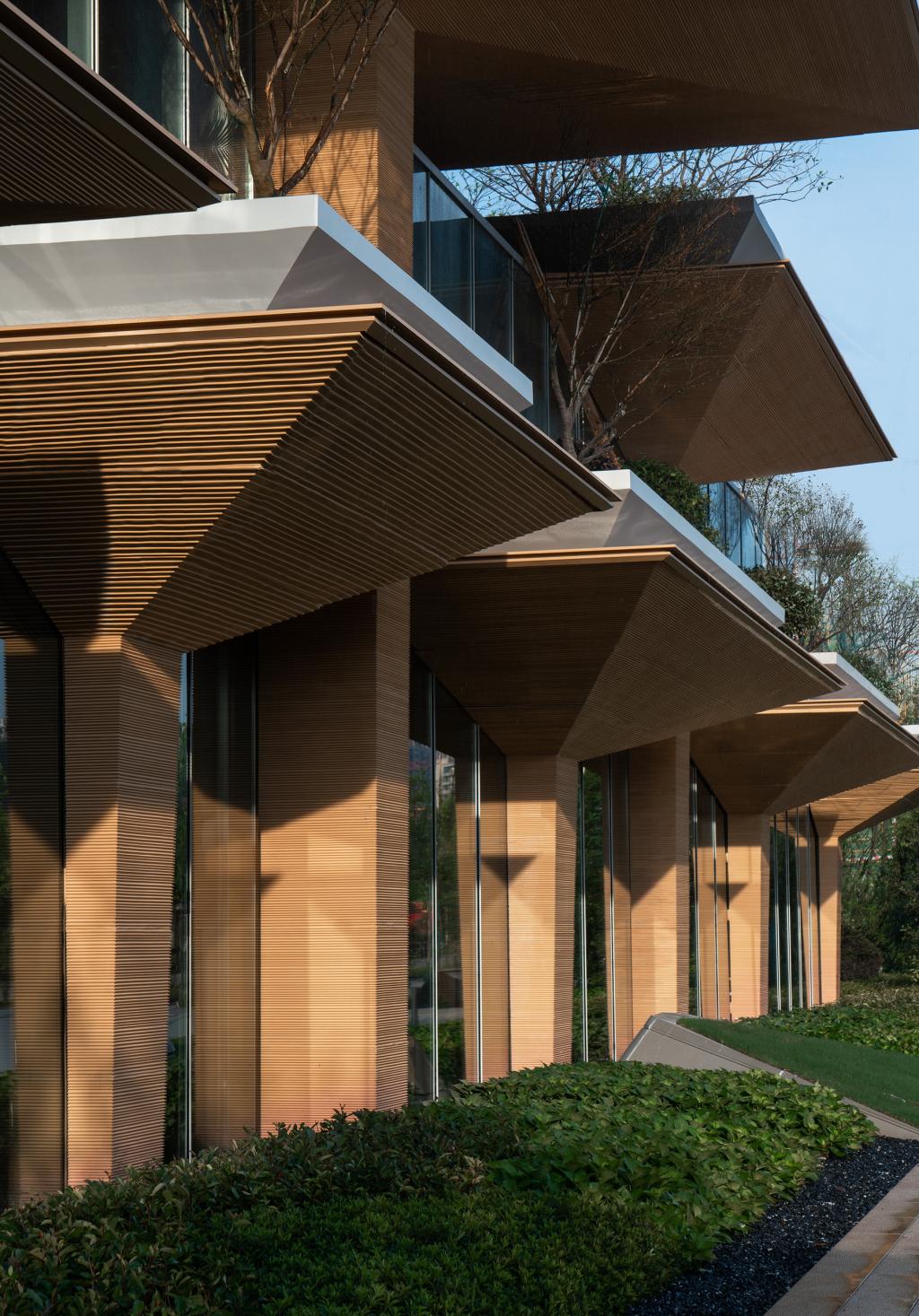 BIM建筑|日常风景下自然生长的空间：“伞之丘”生活方式集合店 / line+建筑事务所+gad