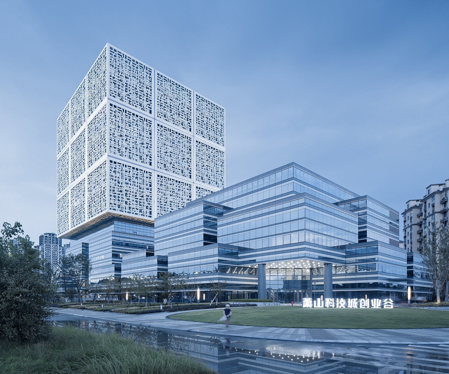 BIM建筑|“能量魔方” 萧山科技城创业谷 / 浙江大学建筑设计研究院有限公司