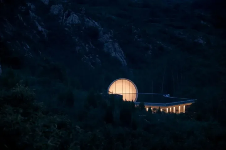 BIM建筑|极致的乡愁——泰安九女峰“故乡的月”仪式堂 / 袈蓝建筑