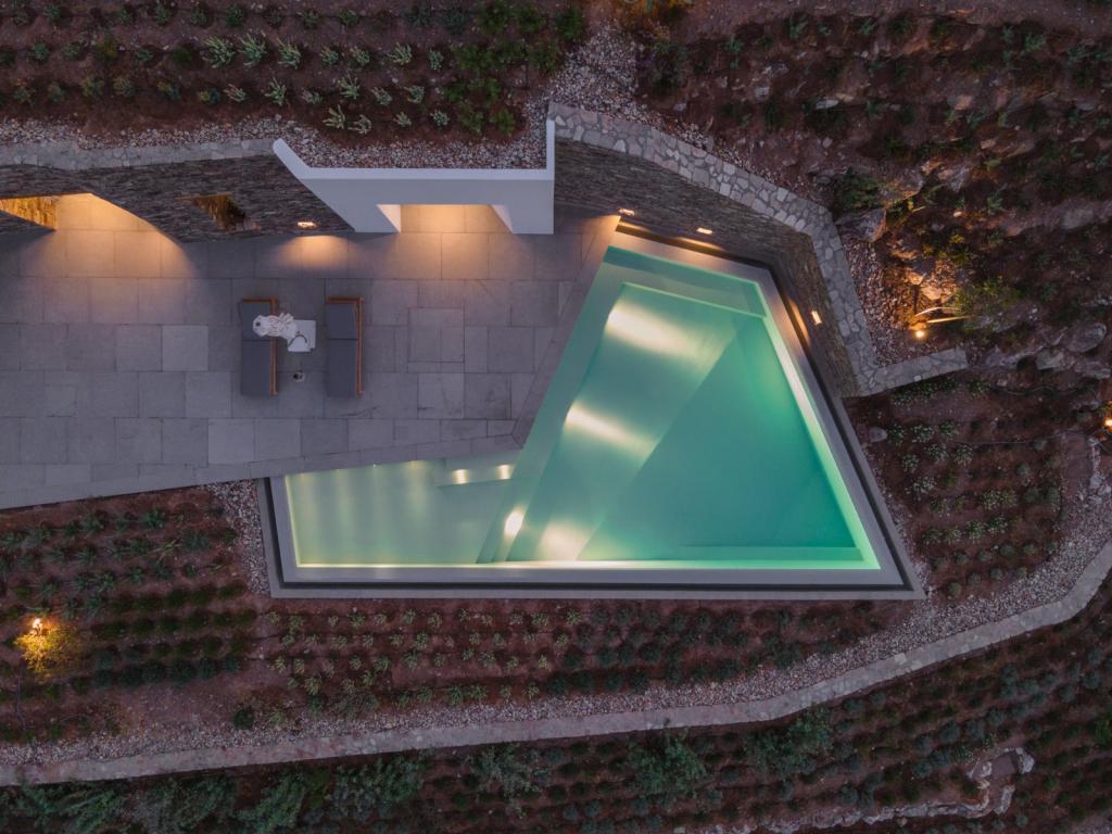 BIM建筑|安提帕洛斯岛的地下私人别墅 / Tsolakis Architects