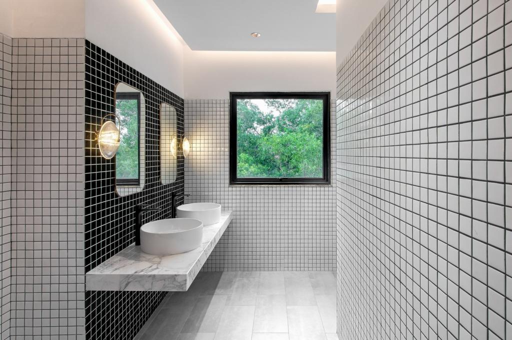 BIM建筑|从殖民建筑空壳中再生，Sentul 耐候钢办公楼 / O2 Design Atelier + YTL Land & Development