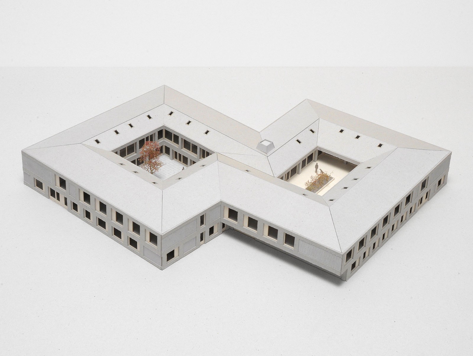 BIM建筑|SAMS 老年人活动中心 / Lacroix Chessex