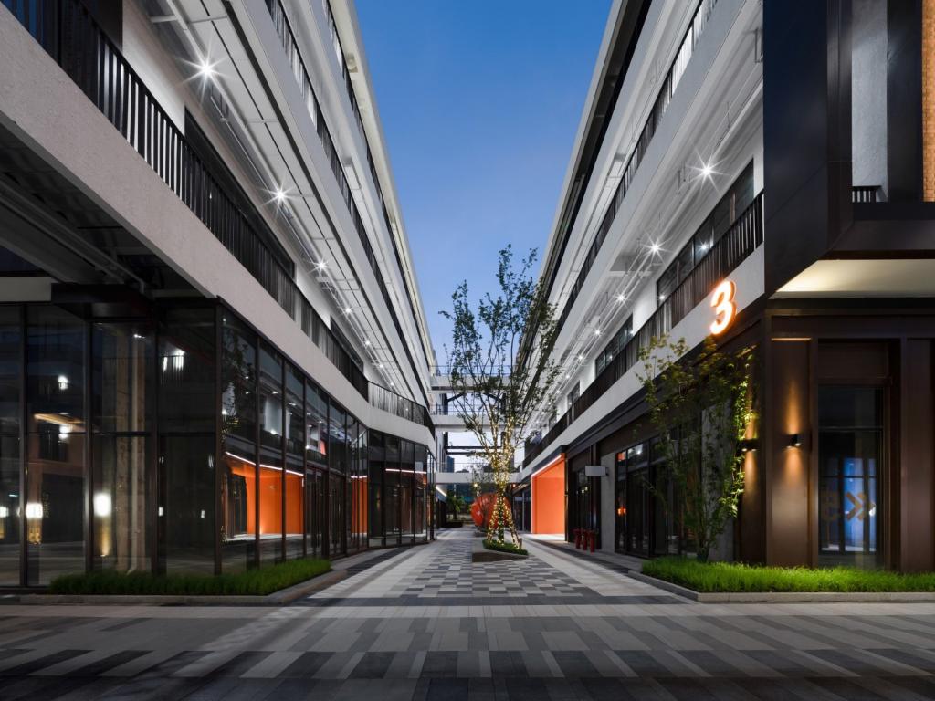 BIM建筑|打开脑洞、创意回路——8号桥沈半路文创办公园区改造 / 予舍予筑