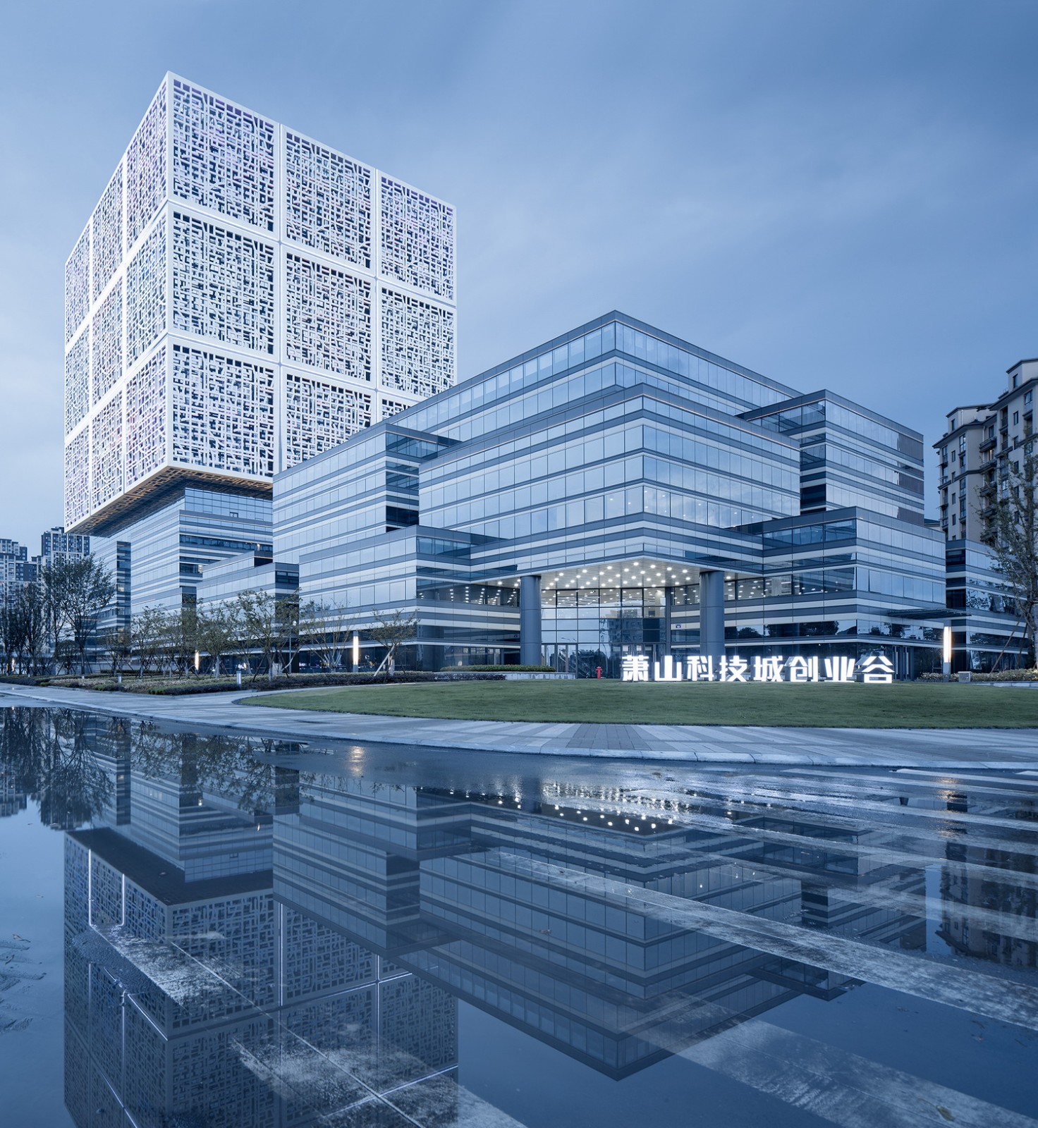 BIM建筑|“能量魔方” 萧山科技城创业谷 / 浙江大学建筑设计研究院有限公司