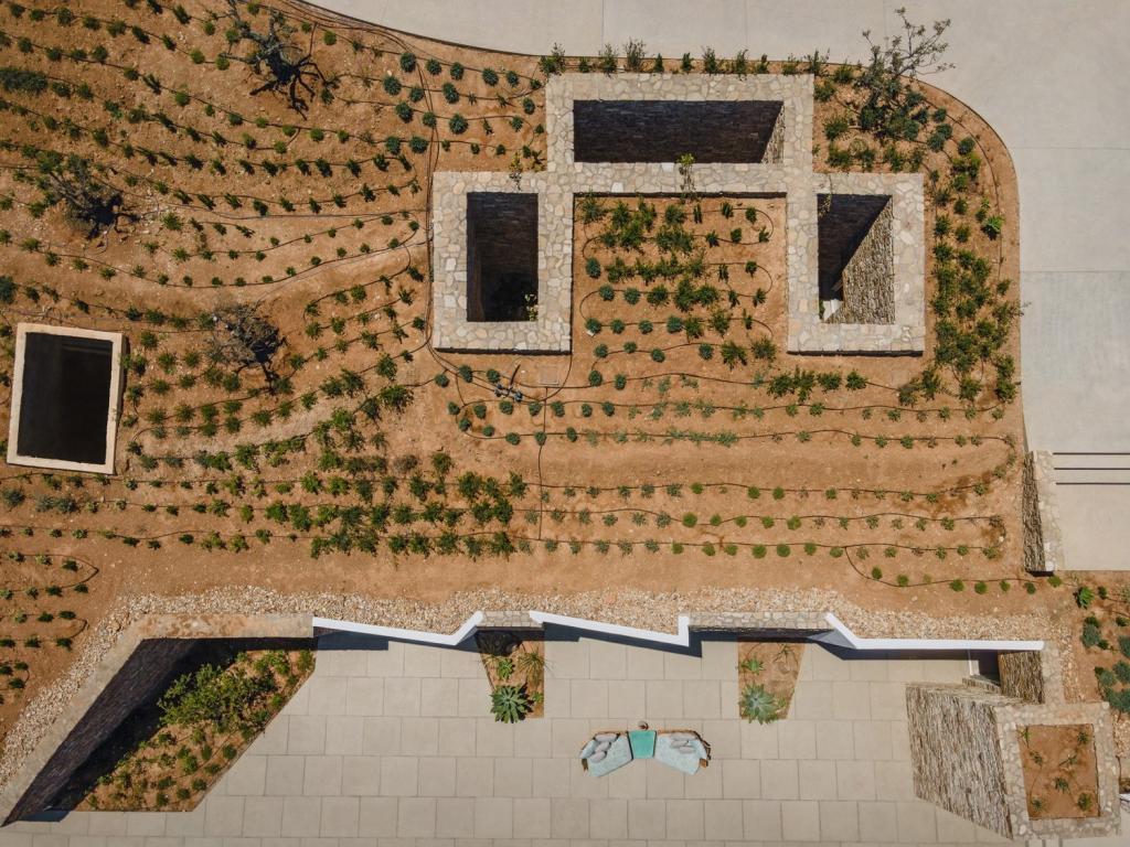 BIM建筑|安提帕洛斯岛的地下私人别墅 / Tsolakis Architects