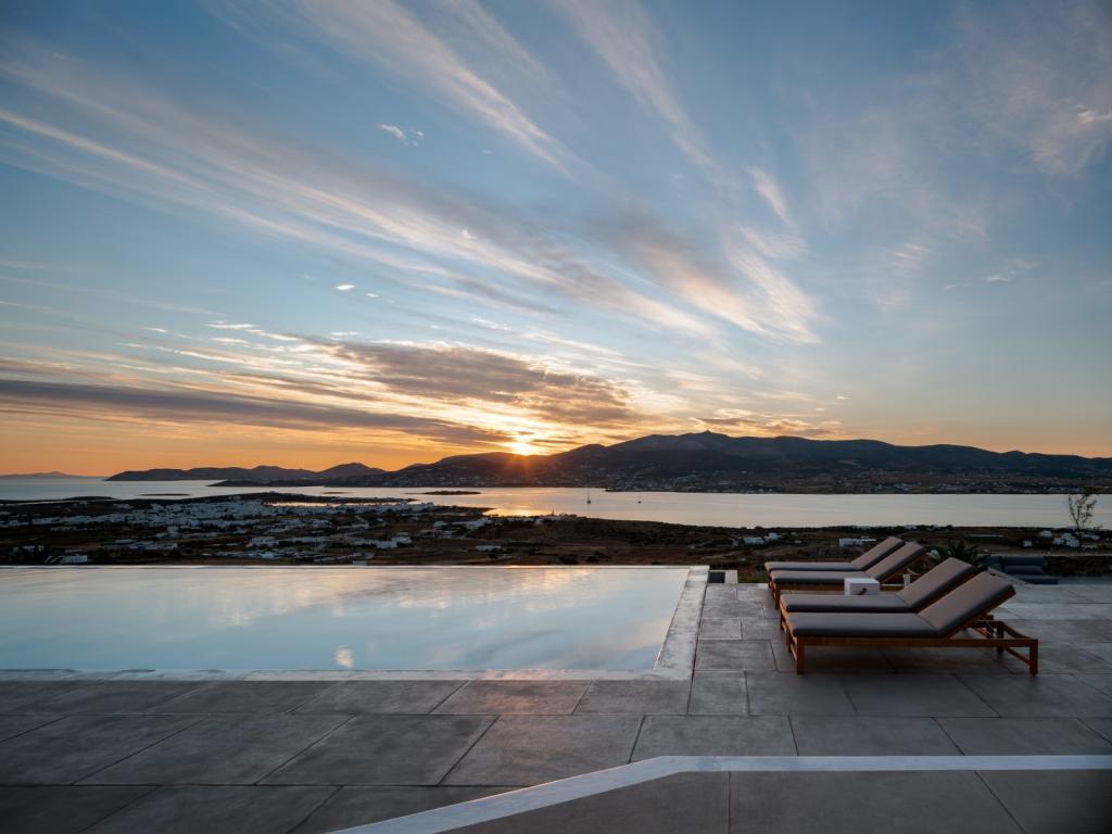 BIM建筑|安提帕洛斯岛的地下私人别墅 / Tsolakis Architects