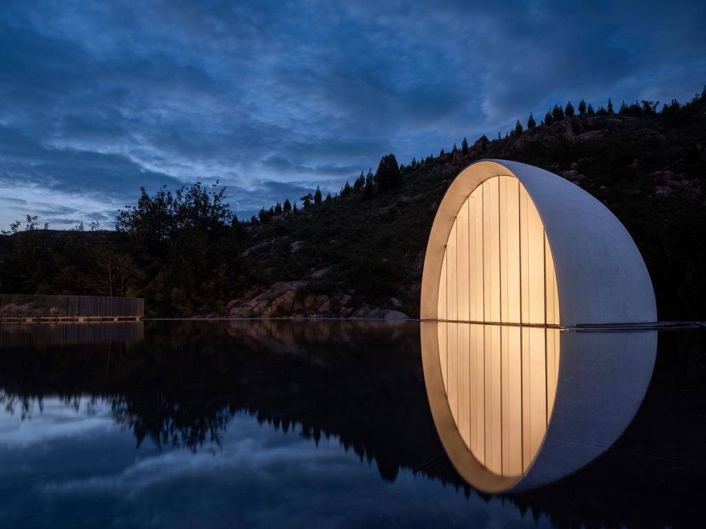 BIM建筑|极致的乡愁——泰安九女峰“故乡的月”仪式堂 / 袈蓝建筑