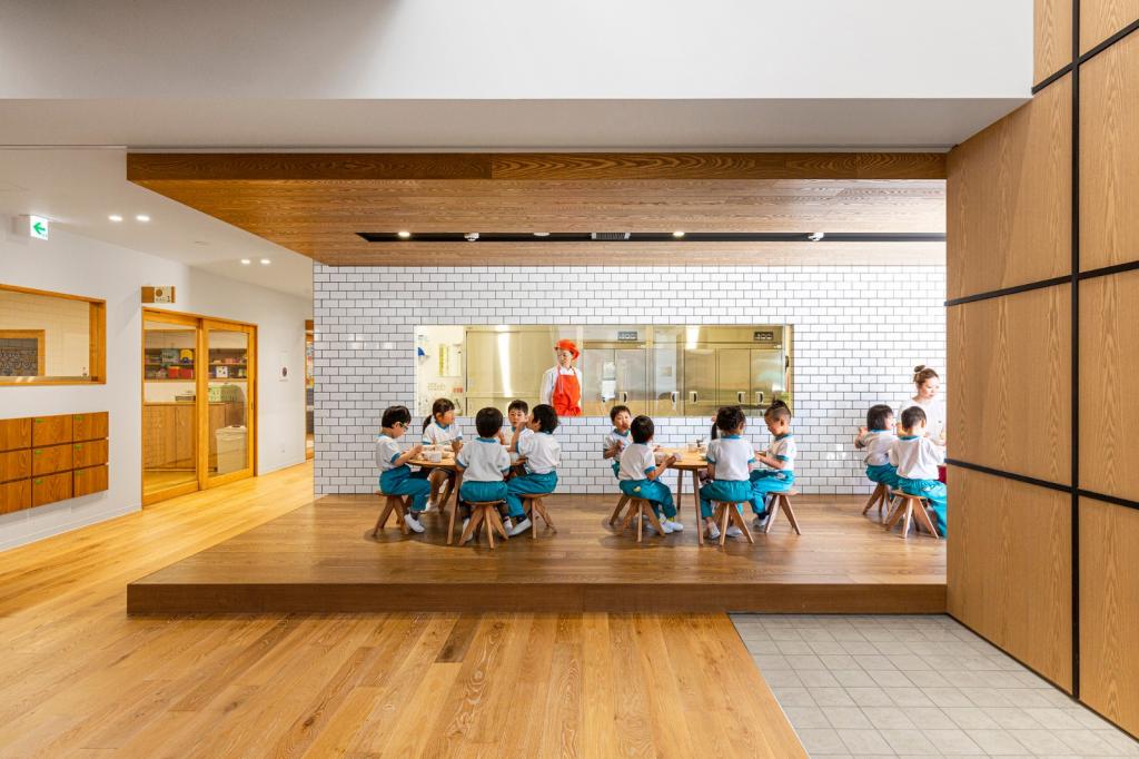 BIM建筑|EZ 幼儿园，阶梯空间搭建趣味游戏场所 / 日比野设计 + Kids Design Labo