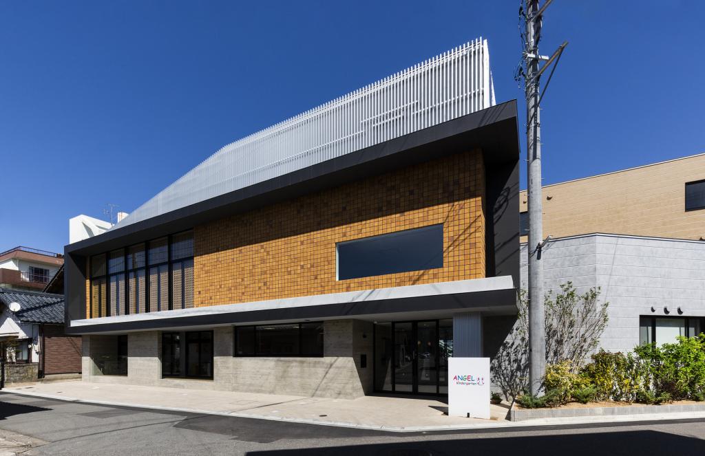 BIM建筑|EZ 幼儿园，阶梯空间搭建趣味游戏场所 / 日比野设计 + Kids Design Labo