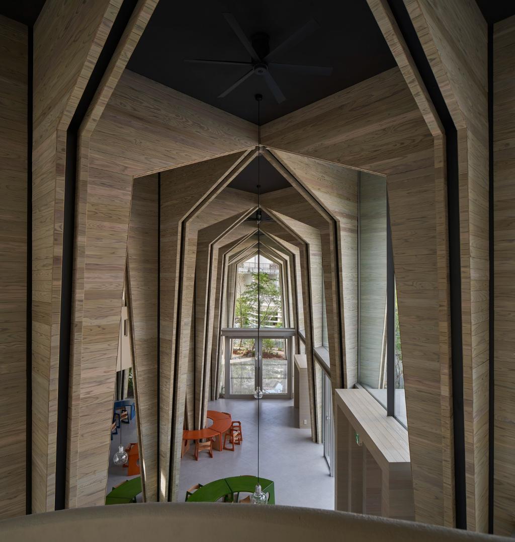 BIM建筑|巨构与小人儿，筑紫森林幼儿园 / UID Architects