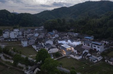 BIM建筑|桥廊：上海三联书店·黄山桃源店 / 来建筑设计工作室-BIM建筑网