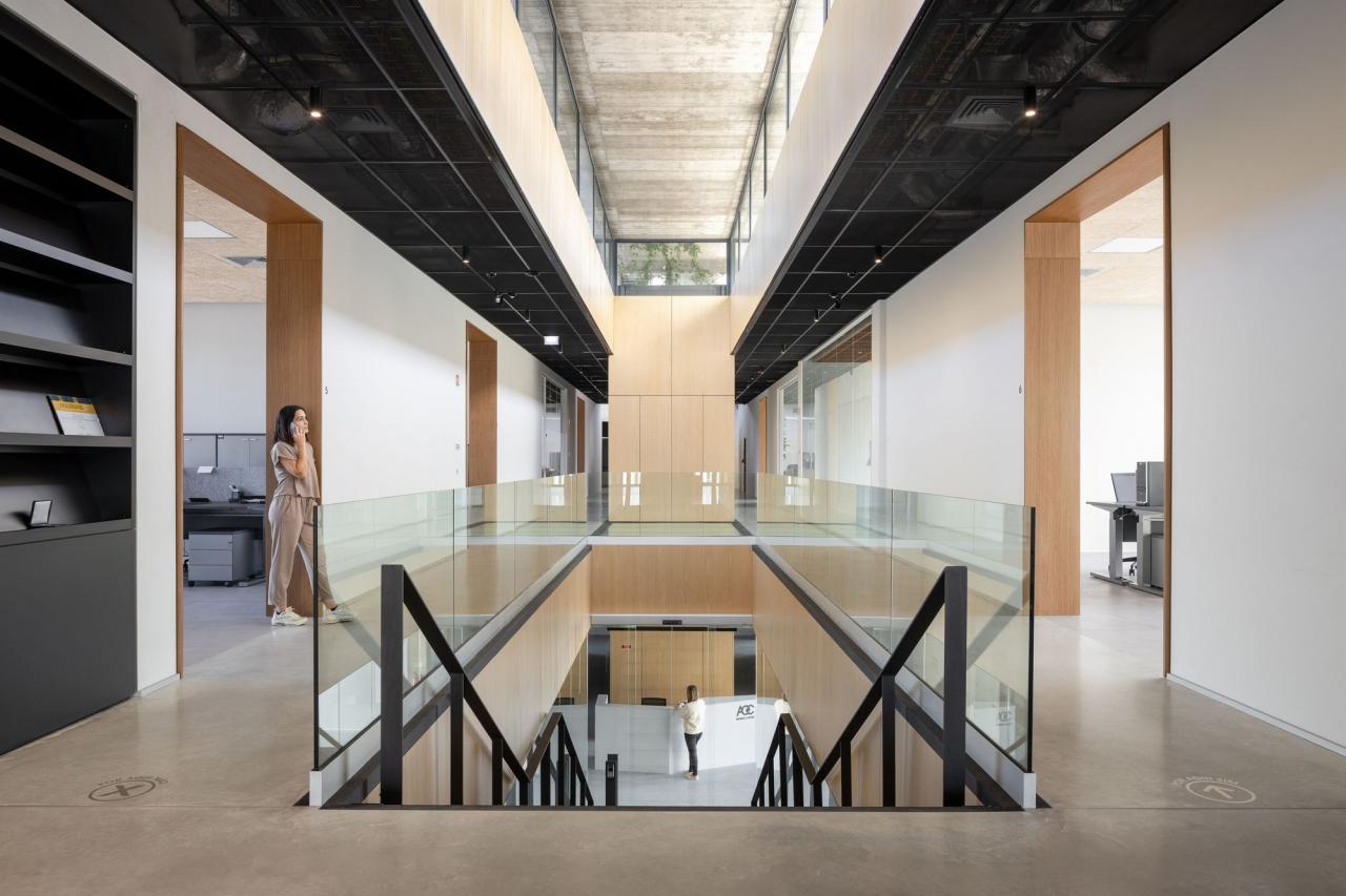 BIM建筑|AOC 商务中心 / mube arquitectura